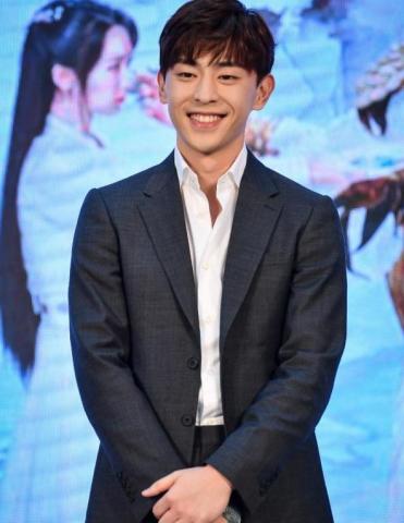 《香蜜》剧组空降广州召开粉丝见面会,邓伦迷