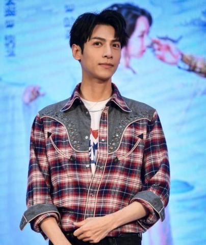 《香蜜》剧组空降广州召开粉丝见面会,邓伦迷