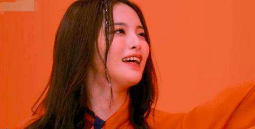 火箭少女新歌《卡路里》爆红:杨超越破音燃烧