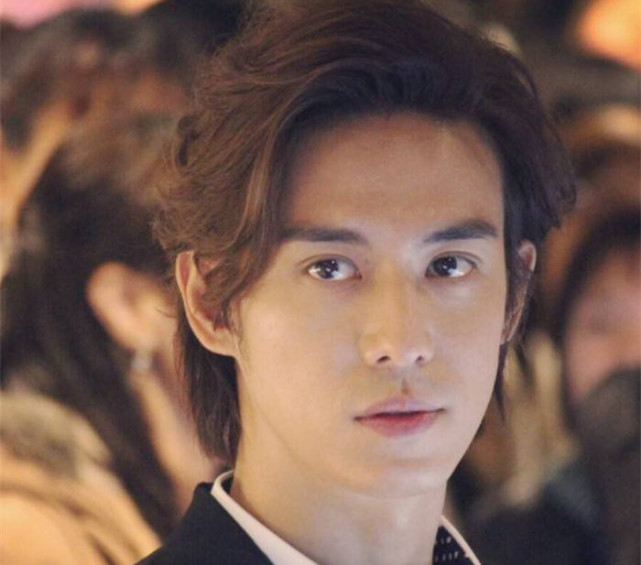他曾是周杰伦青花瓷mv男主角如今成配角专业户和迪丽热巴搭戏