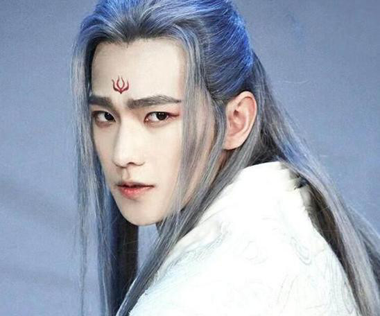 男星遇上花钿妆,李易峰邪魅,杨洋冷酷,而他却让