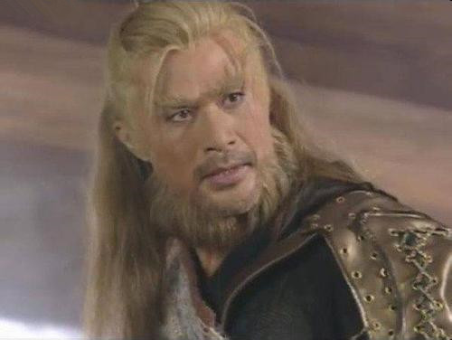 倚天中,此人是杨过传人,实力远超空见,秒杀谢逊