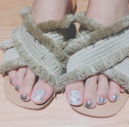 2018各种显白美足,简约脚甲回头率暴增,最后一