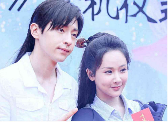 和杨紫、迪丽热巴谈恋爱,邓伦被问第一次,这