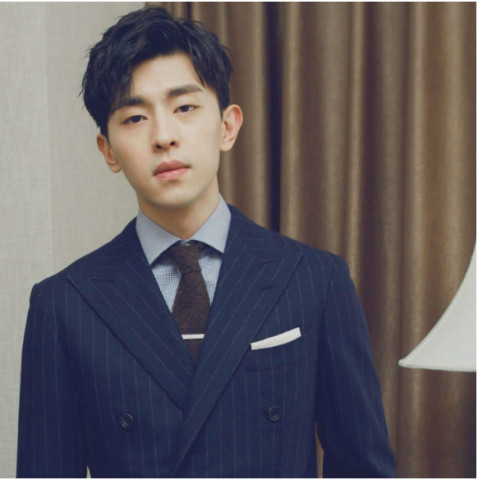 和杨紫、迪丽热巴谈恋爱,邓伦被问第一次,这