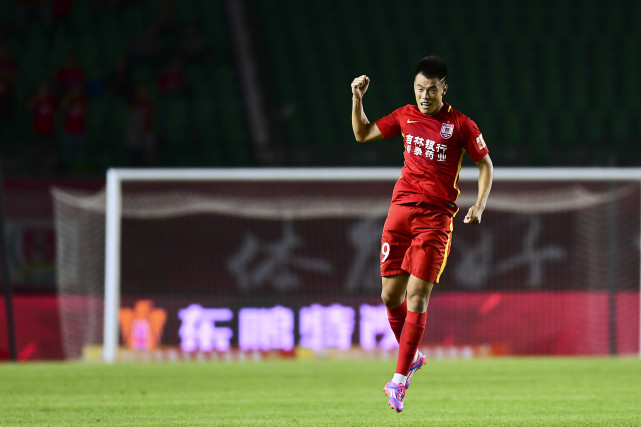 谭龙绝杀恒大挺起土炮脊梁 压武磊获中超英雄