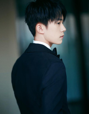 易烊千玺成为葆蝶家亚太区代言人,弟弟牛到起