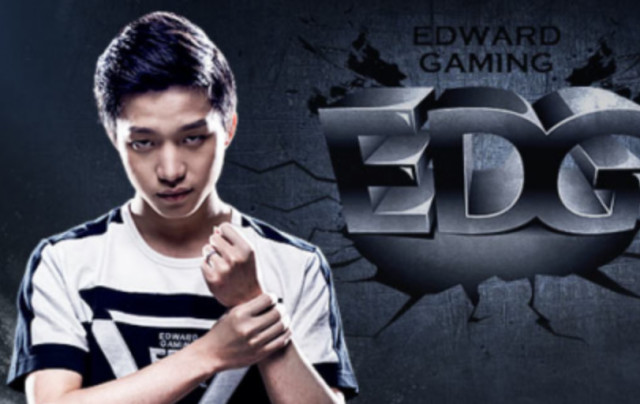 lol:厂长女朋友晒出"泳装"照,网友疯狂回复:比uzi有过之不及呀!