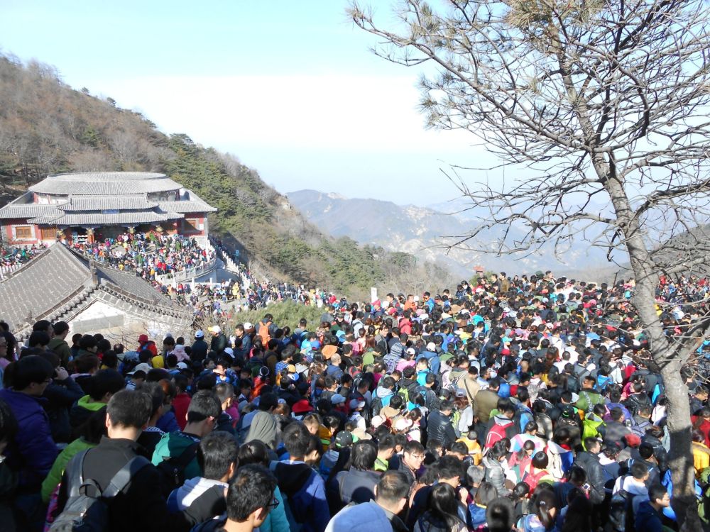 外国人在中国享受超国民待遇,中国游客在国外