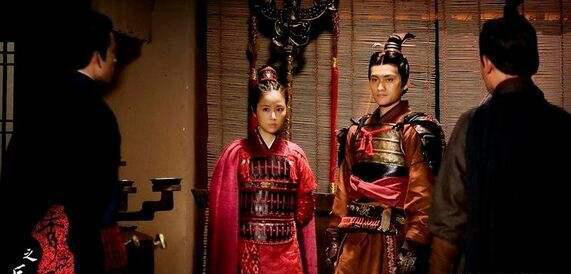 开挂的光武帝刘秀,对战不利居然天降陨石砸死