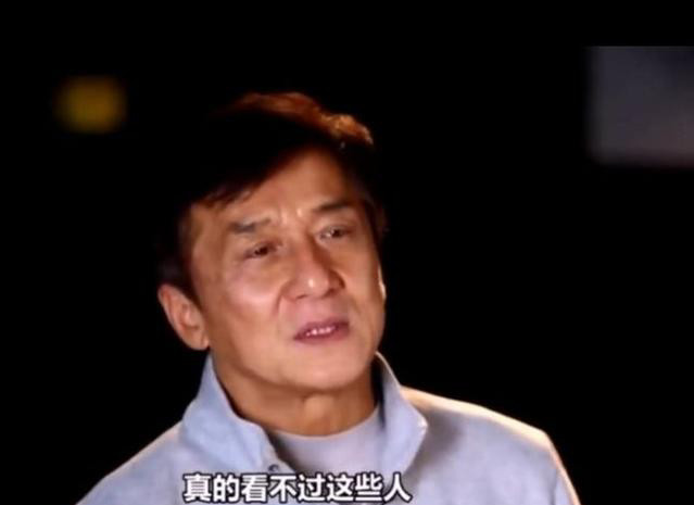 成龙看不惯某小鲜肉,片场掉个手皮都喊救护车