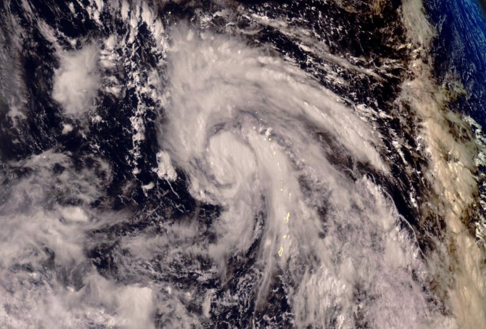 19号台风苏力生成,路径有西调空间,华东需关注