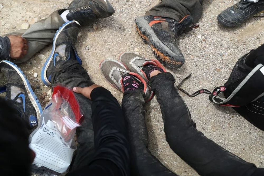 谷雨 | 特朗普出台零容忍政策 强制分离2300名