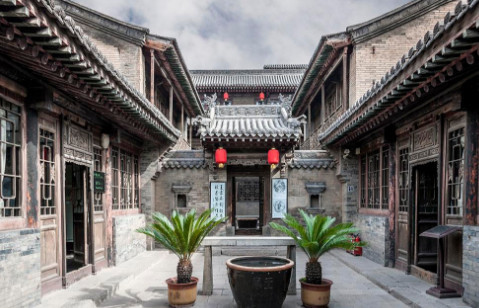 在中国的山西省,有一个很大的私人院落,这就是著名的王家大院,曾经是