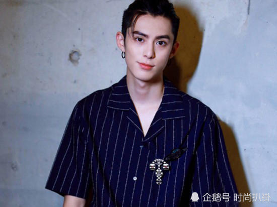 同穿2500块的红色卫衣,王俊凯甩了王鹤棣不止