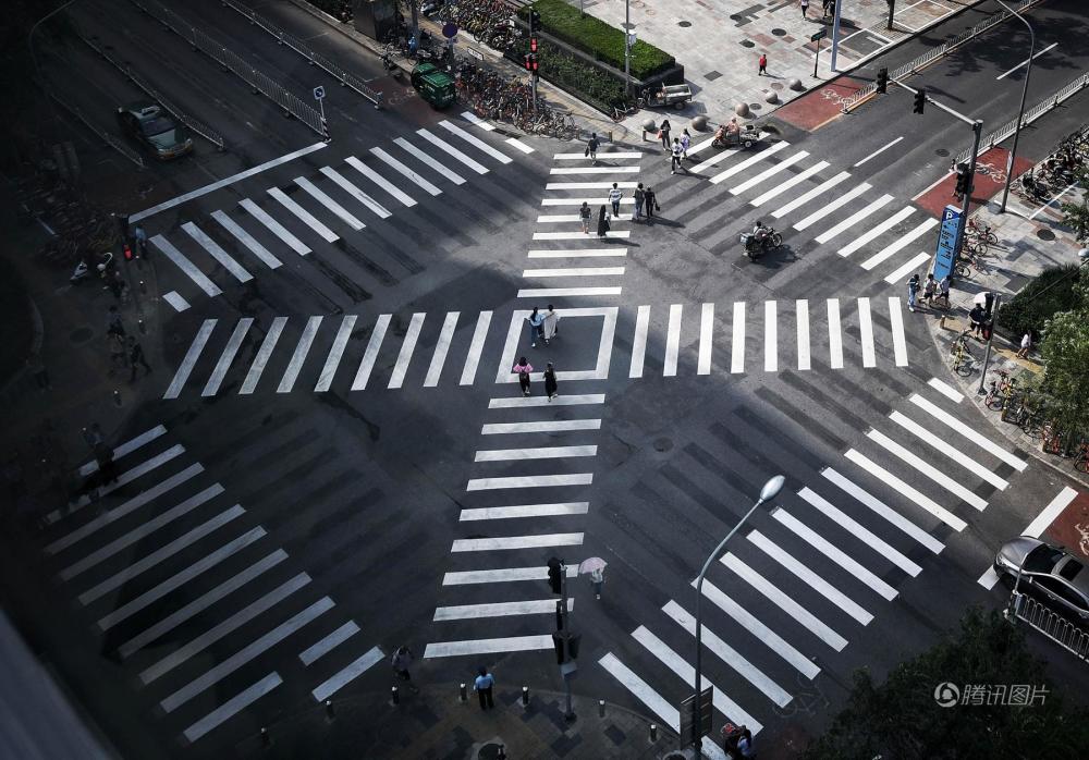 过马路可斜穿北京市首个全向十字路口亮相