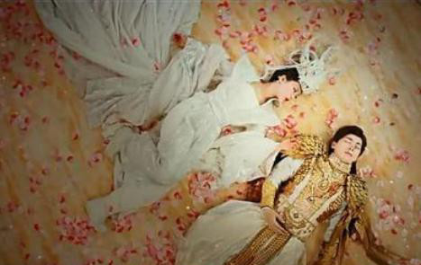 《香蜜》太虐心,旭凤和润玉天魔大战,锦觅挡剑