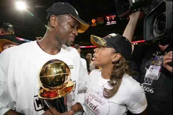 比篮球之路还坎坷 韦德的爱情故事竟然是这样