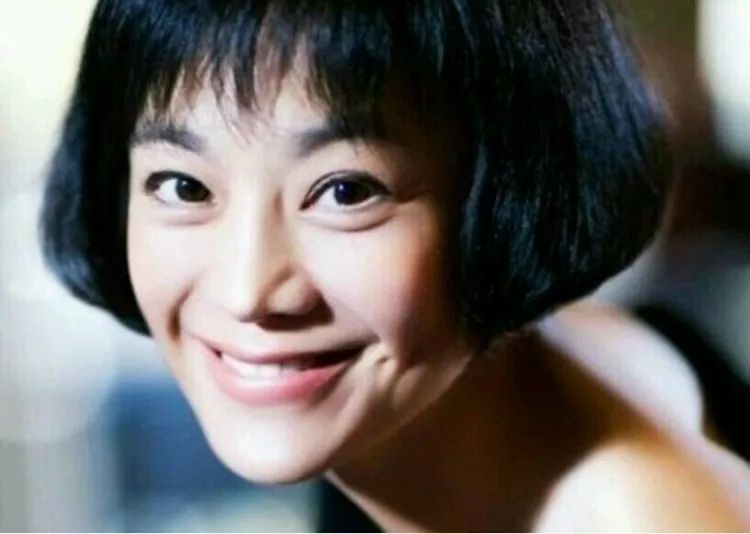 她的好友,台湾综艺大姐大张小燕曾经这样评价她说:"她年轻的时候,是一