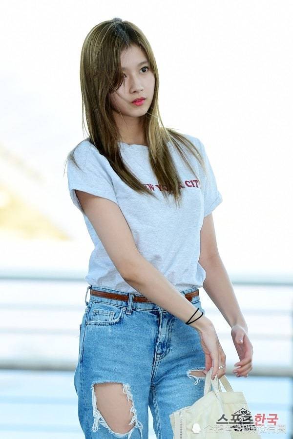 像个怀孕的大妈?twice成员俞定延"机场照"引争议