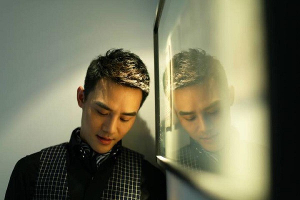 王凯恋情公开?刘穗子收11朵玫瑰花点赞爆料微博,奉子成婚是真?