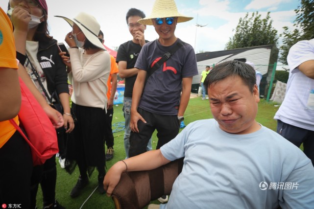 体验分娩阵痛的男士:多数到四五级就承受不住