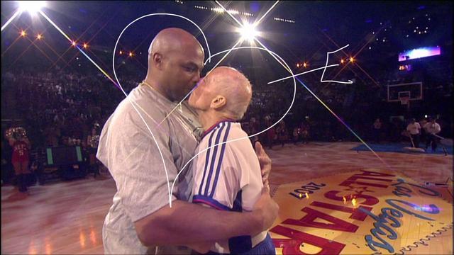 NBA头号跑男曾被同行追打 长吻巴克利成佳