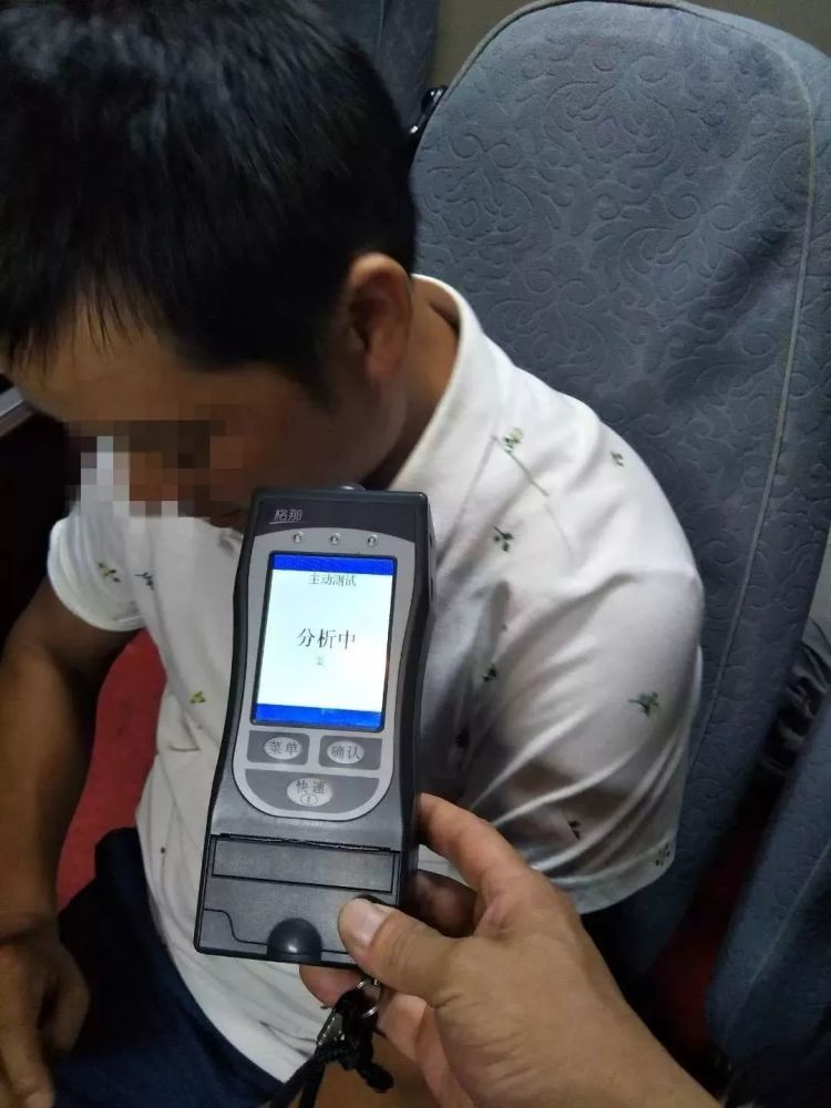 襄阳男子不承认自己醉驾 反问民警:有证据吗