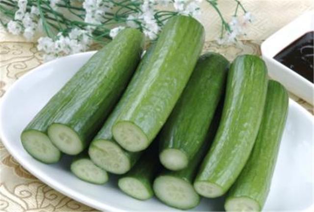 黄瓜中含有的葫芦素c具有提高人体免疫功能,达到抗肿瘤的目的.