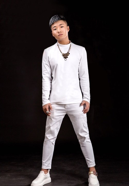 快手唯一德才兼备的网红,10万的演唱会坐无