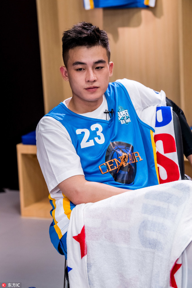 欧豪不顾脚伤献经典抢断崇尚快乐篮球却难掩失望