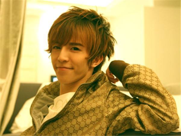 上海最世文化集团有限公司,董事长等杂志主编郭敬明