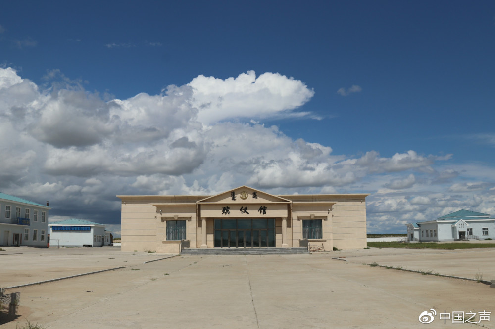 呼伦贝尔草原被侵占建火葬场垃圾场 执法部门：没手续，政府认可