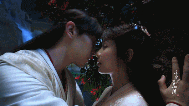 邓伦杨紫新剧玩亲亲,这个镜头让网友直呼:好像看到了赵丽颖