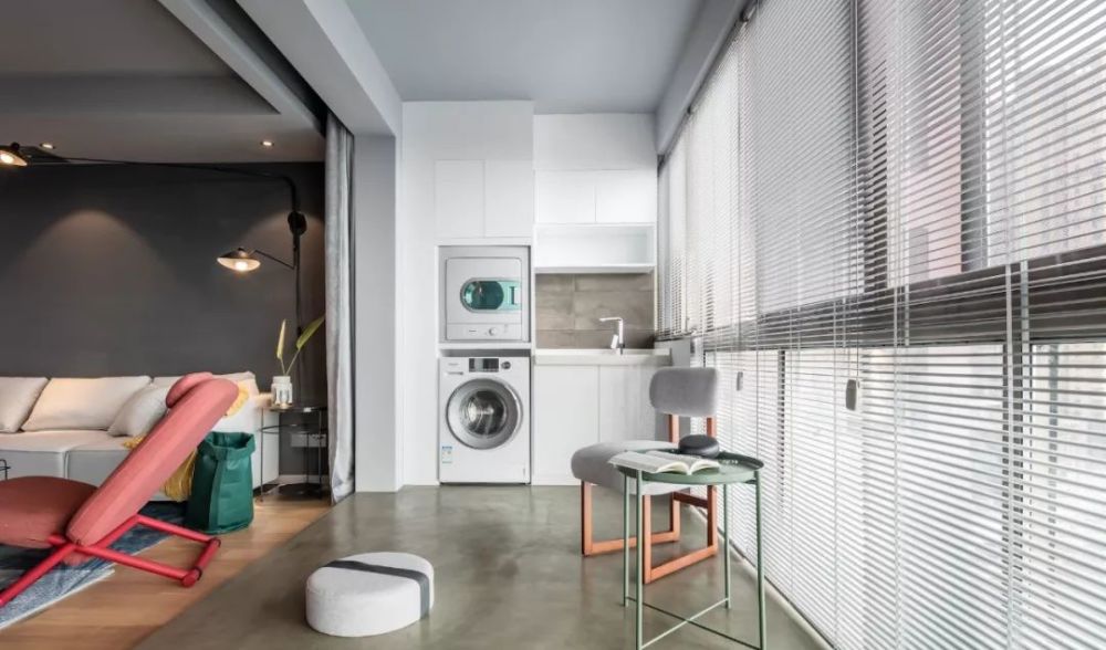 客厅把阳台打通,聪明人这样装,直接多出一间房