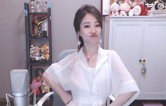 斗鱼两大土豪宣布退鱼,冯提莫受影响最大,要靠