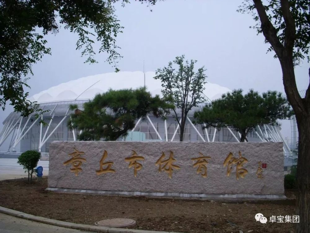 结合建筑屋面结构及天沟的分布情况,进行屋面汇水区域划分,体育场共