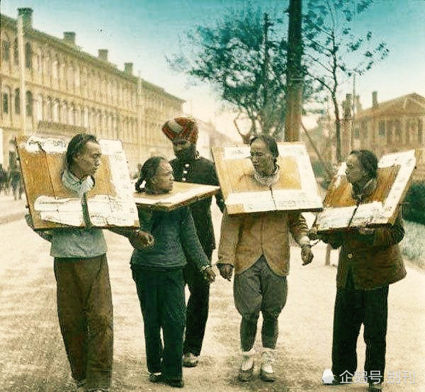 清朝犯人珍贵老照片,男子被折磨的一脸呆滞,最后一张让人不寒而栗!