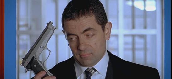 影片讲述了国际大盗约翰·迈克尔维治正计划偷走英女皇皇冠.