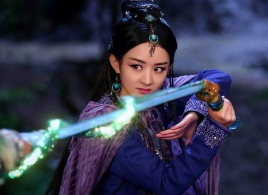 古装剧中女星用"鞭子"做武器,赵丽颖尽显霸气,而她已成为经典