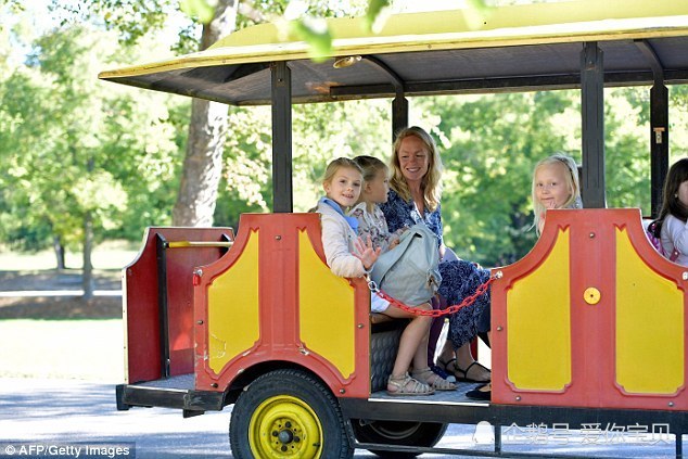 6岁瑞典公主第一天上学,与同学老师自来熟,未