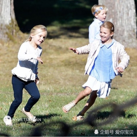 6岁瑞典公主第一天上学,与同学老师自来熟,未