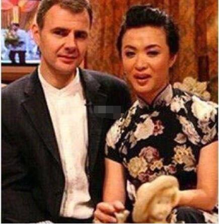 金星复婚后首晒婚纱照 网友:嫁给了爱情,活出了