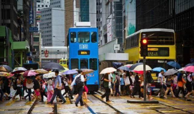 普通人在香港工作,一个月能有多少工资?说出来