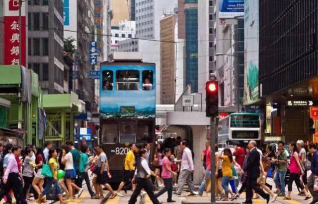 普通人在香港工作,一个月能有多少工资?说出来