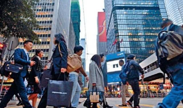 普通人在香港工作,一个月能有多少工资?说出来