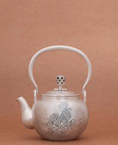 电视剧《如懿传》开播 正版授权产品发布