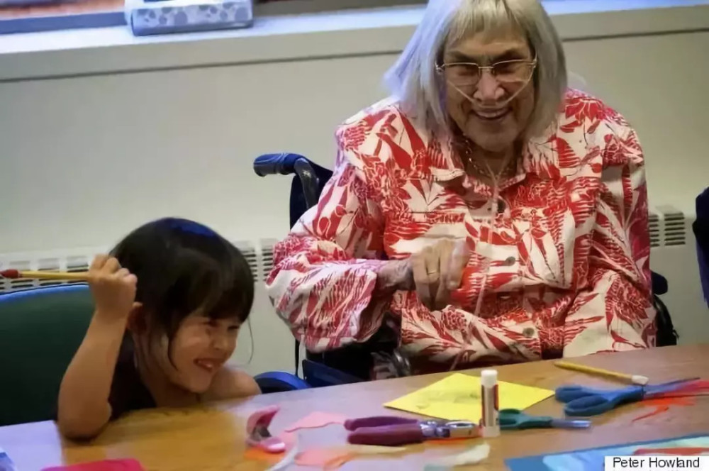 房租300,90后抢着住进养老院!背后的故事是