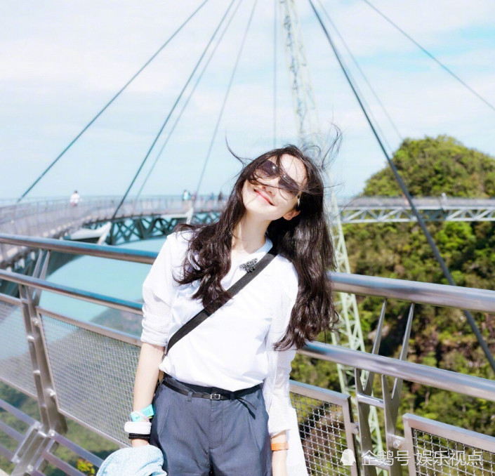 韩雪晒爷爷奶奶合照,信息量丰富,网友:展示了什