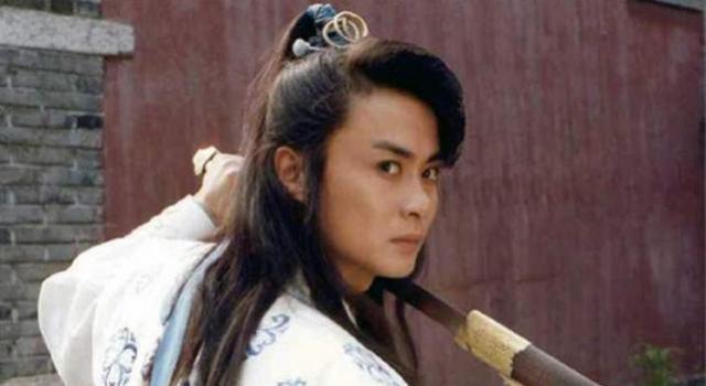 出演"白云瑞"成名,和初恋相爱18年走入殿堂,儿子长相随爹帅气